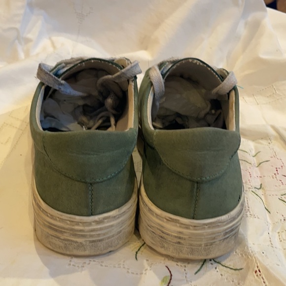 🤍Steve Madden🤍 Distressed Platform Sneakers. Size 7.5 - Picture 4 of 7